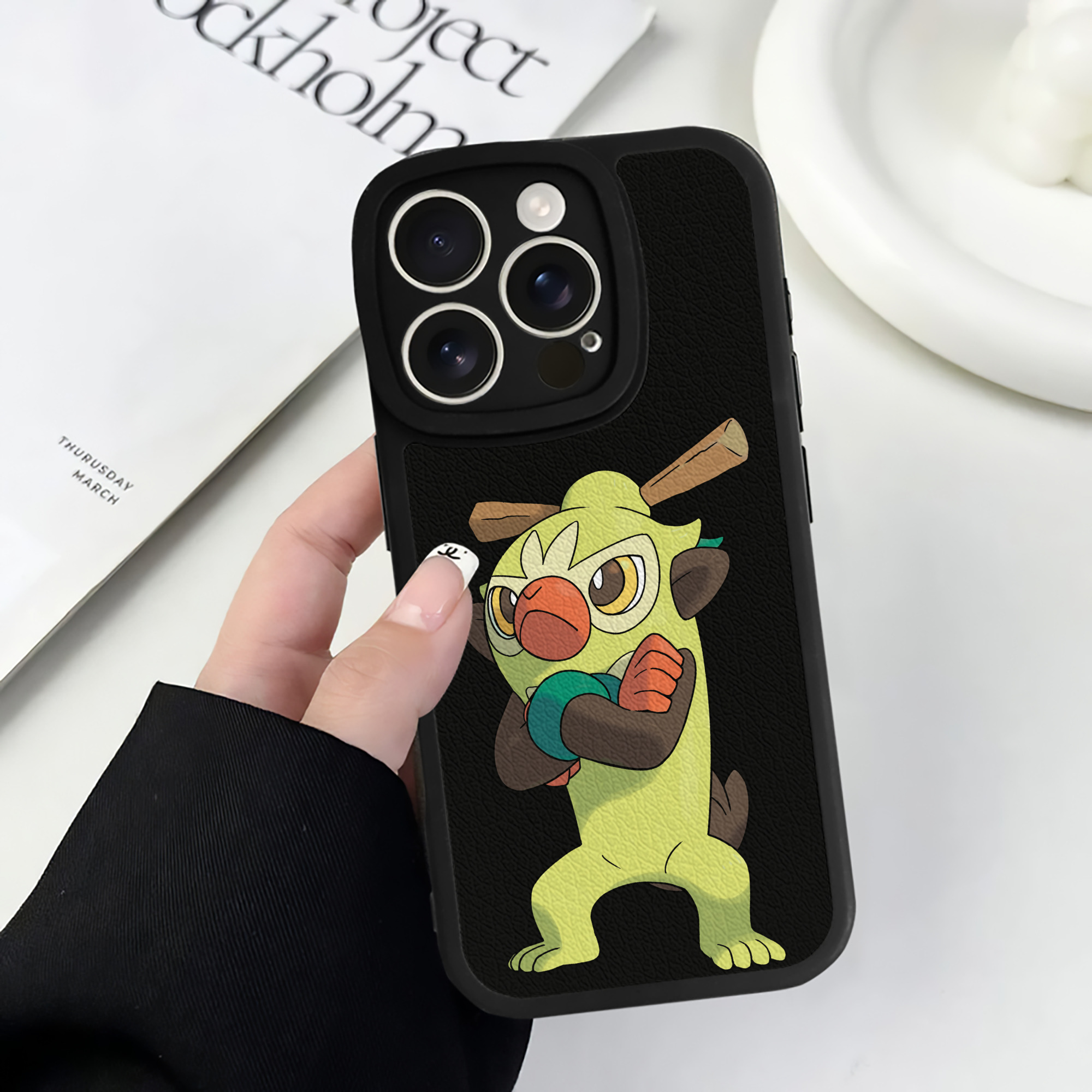 （画像用） ポケットモンスター Pokémon 【iPhone 16シリーズ対応】シリコンスマホケース（レザー調） 材質：シリコン